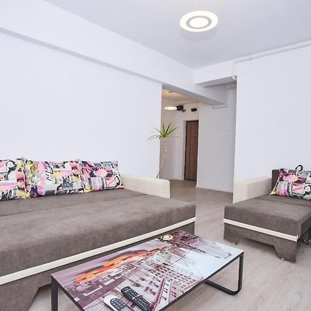 Maia Apartment Navodari Bagian luar foto